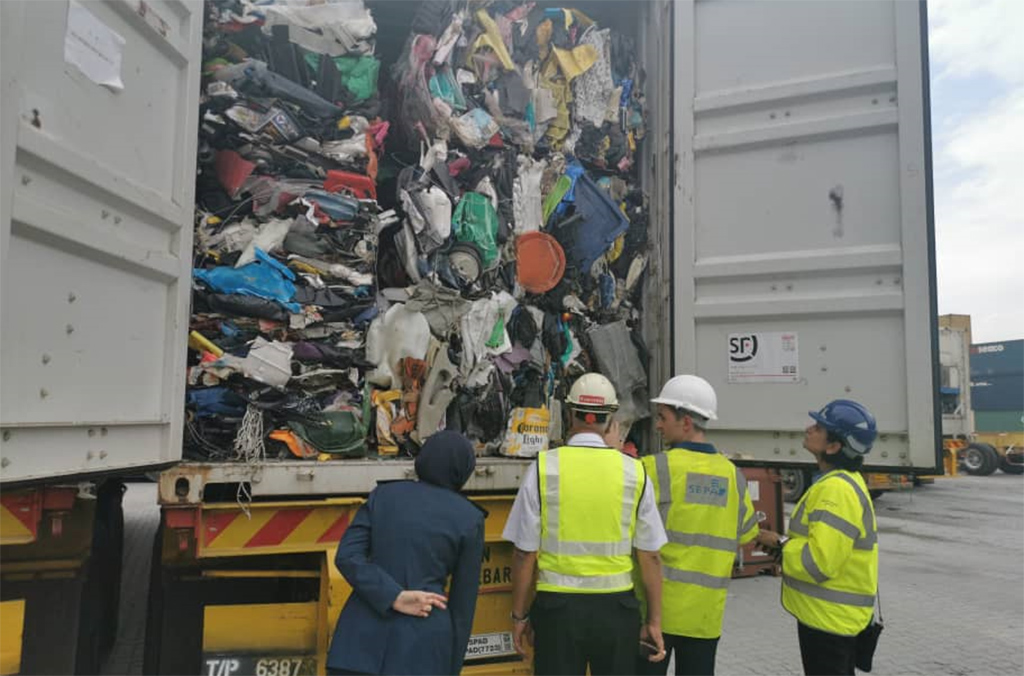 L’analyse stratégique d’INTERPOL sur la nouvelle criminalité liée aux déchets plastiques relève une augmentation considérable des chargements de déchets illégaux depuis 2018.
